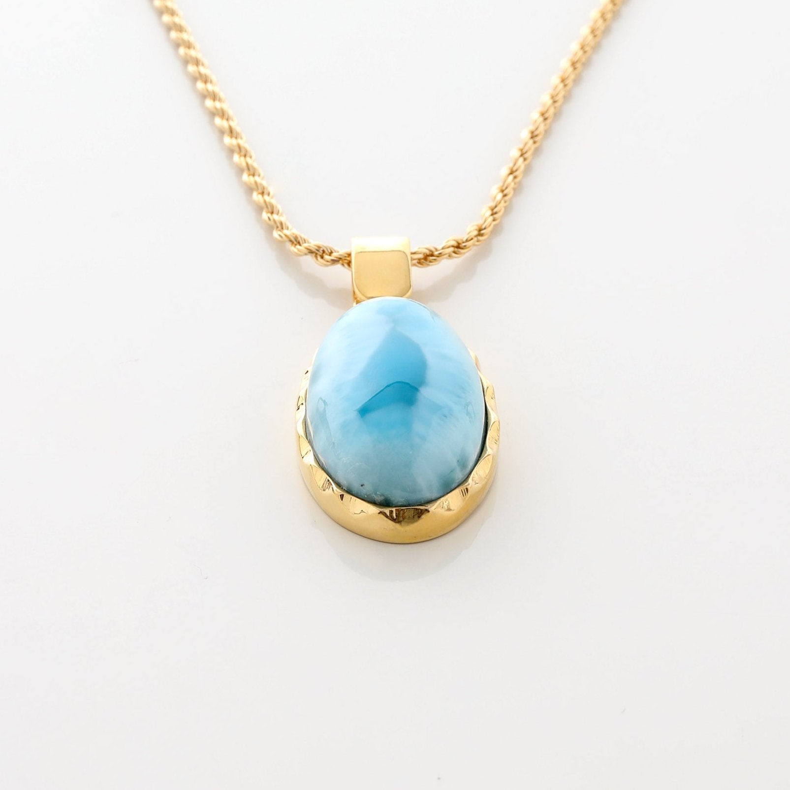 Gold Vermeil Lilie Pendant