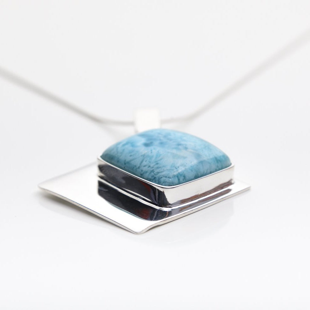 Larimar Pendant, Wang