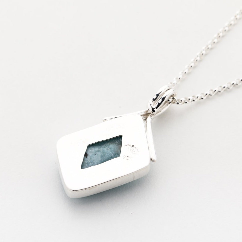 Larimar Pendant, Sampul