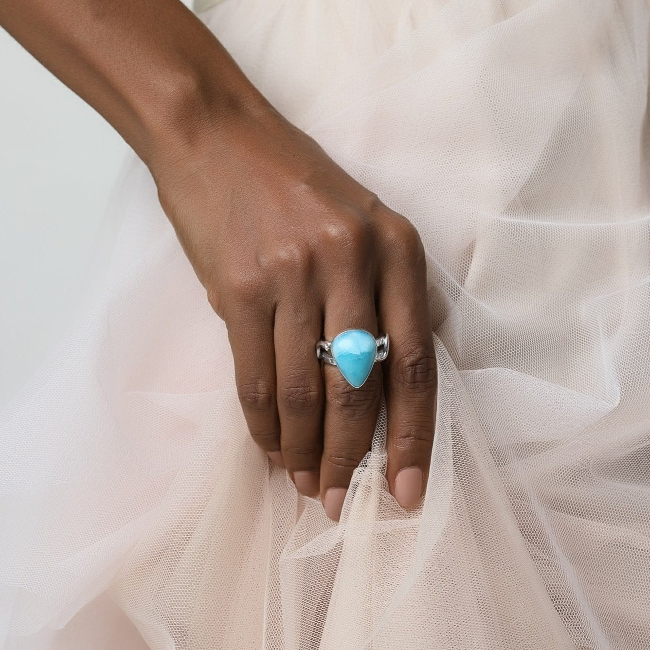 Larimar Ring, Catalina