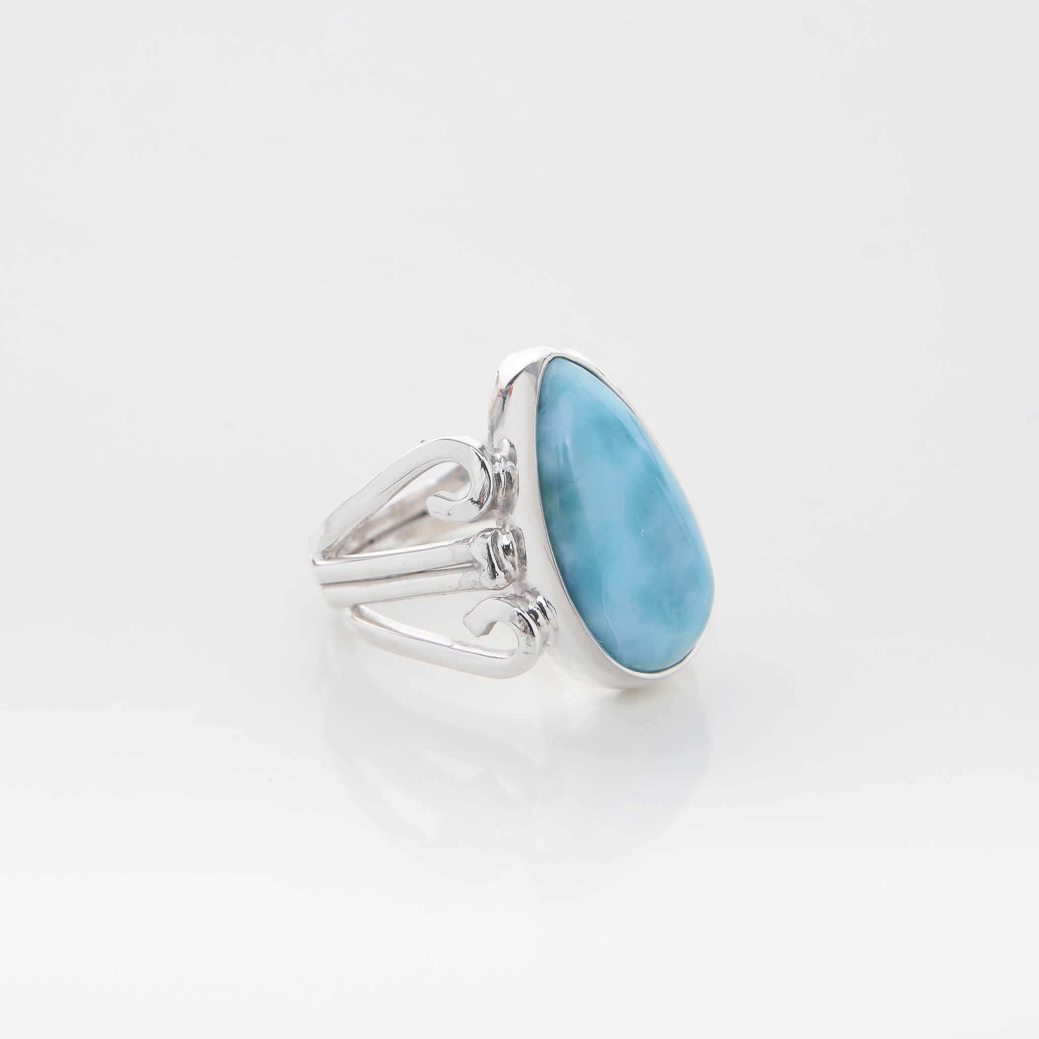 Larimar Ring, Alvar