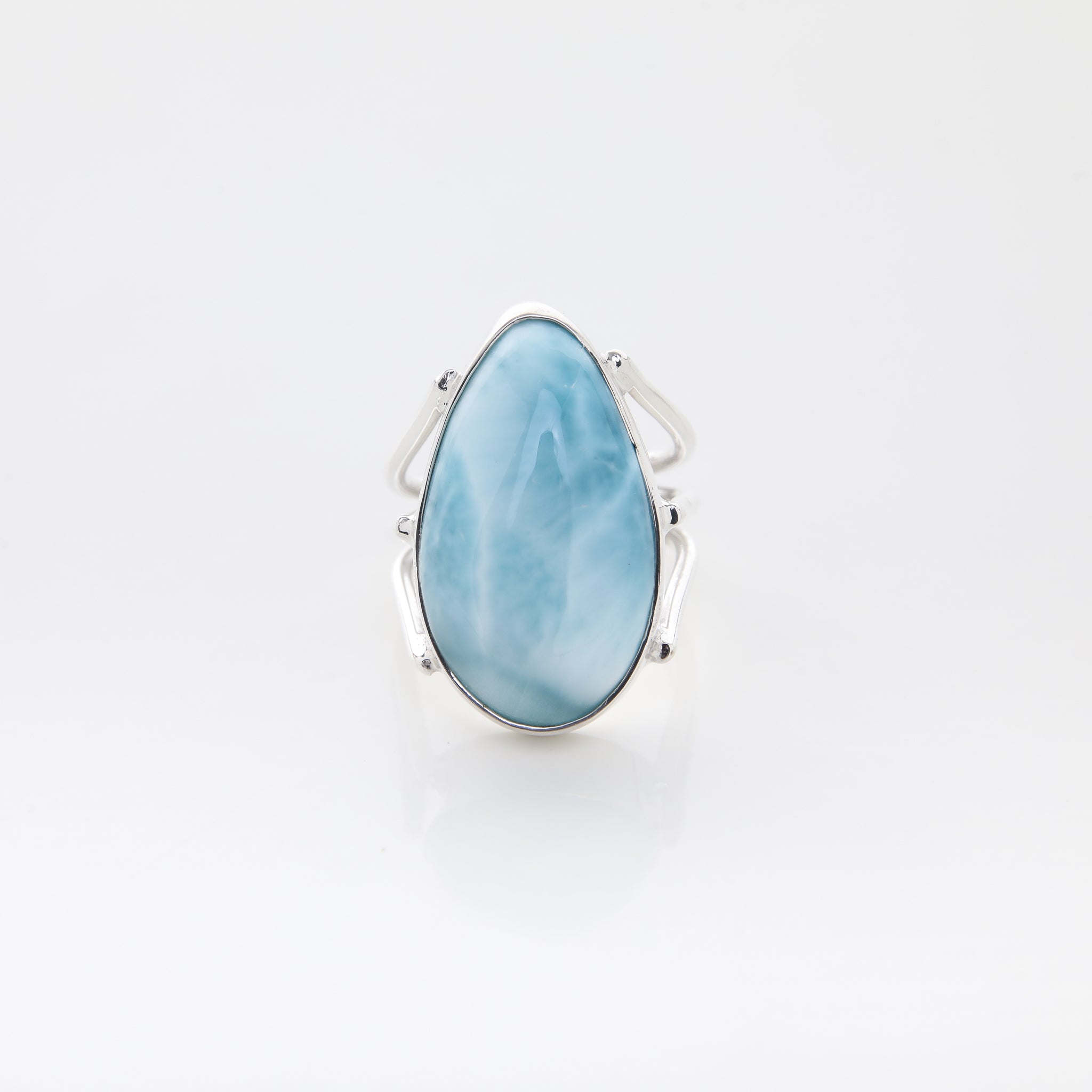 Larimar Ring, Dimitri