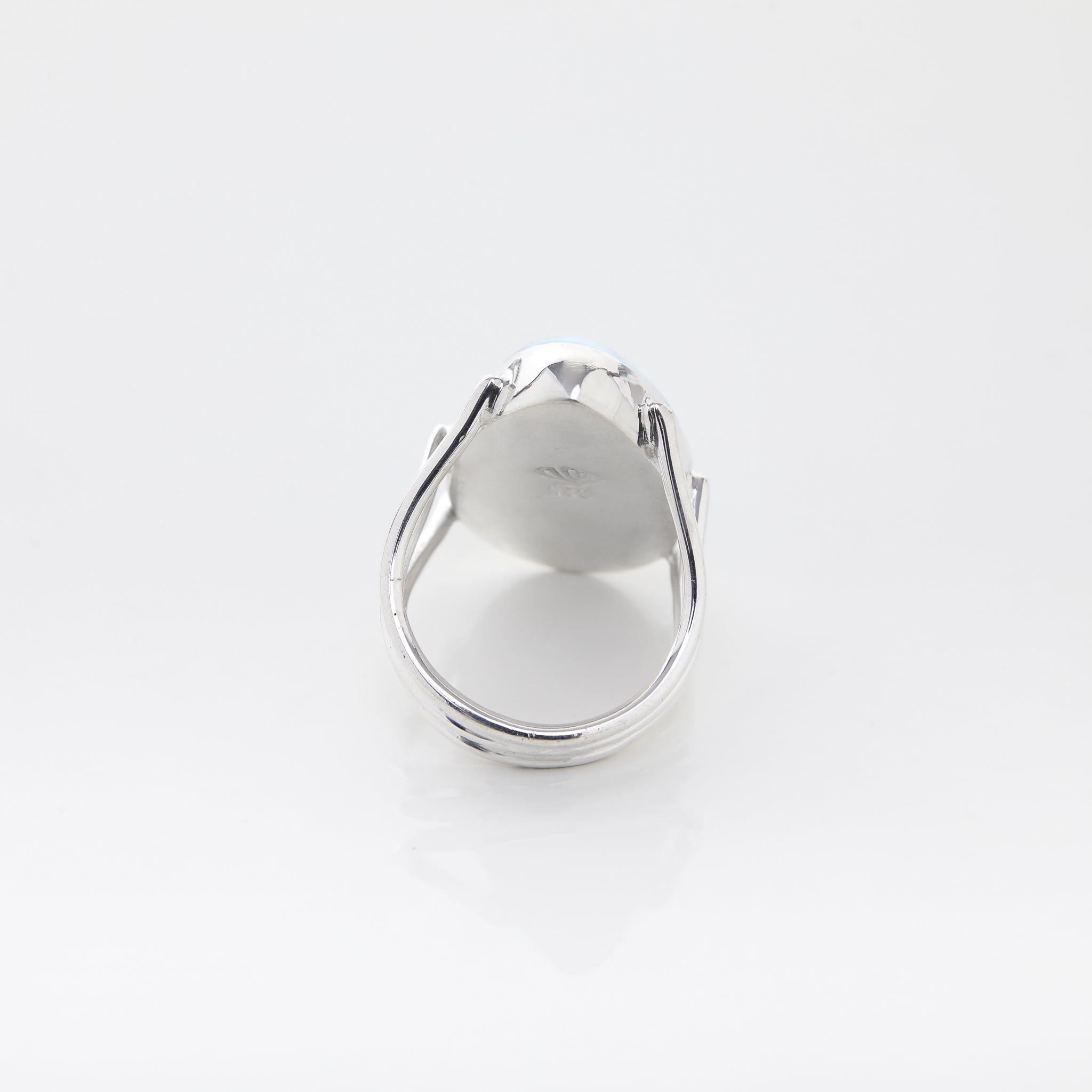 Larimar Ring, Dimitri