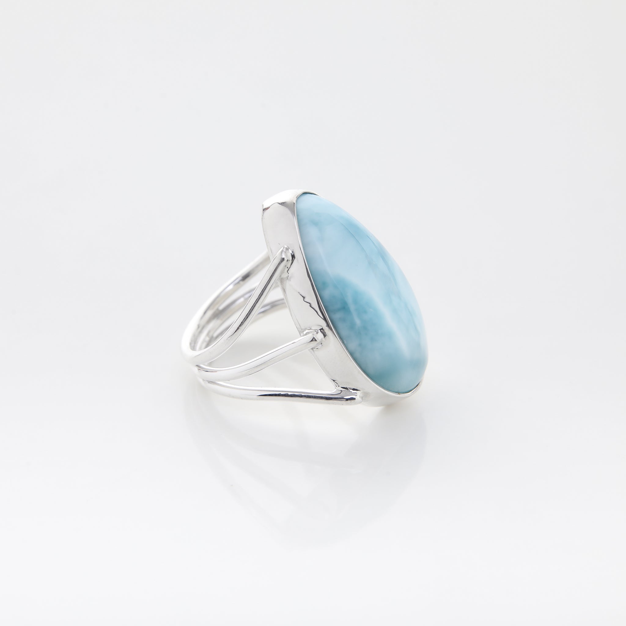 Larimar Ring, Dimitri