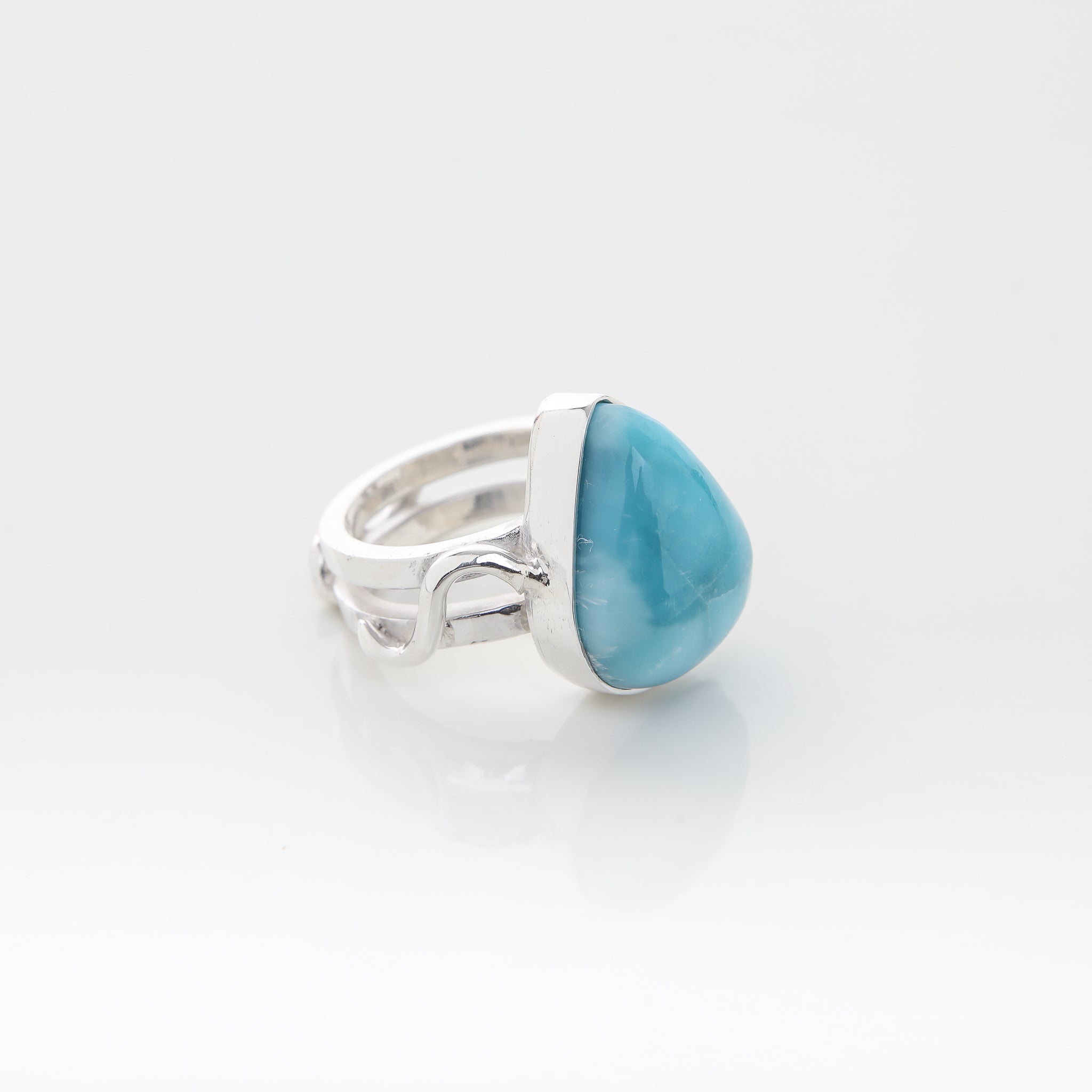 Larimar Ring, Catalina