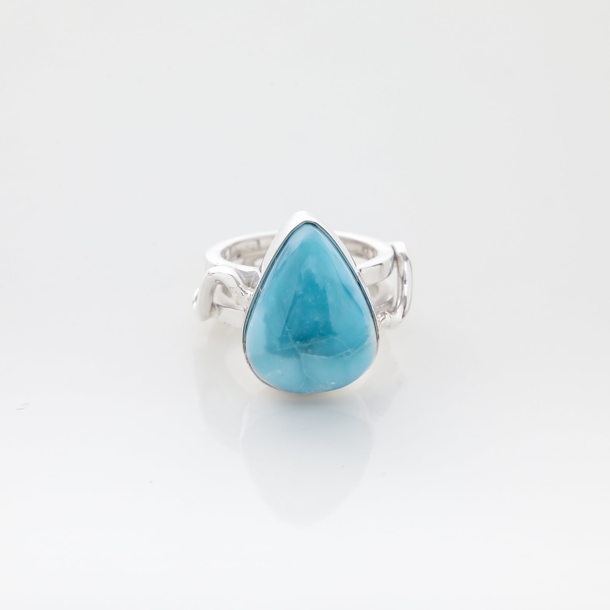 Larimar Ring, Catalina