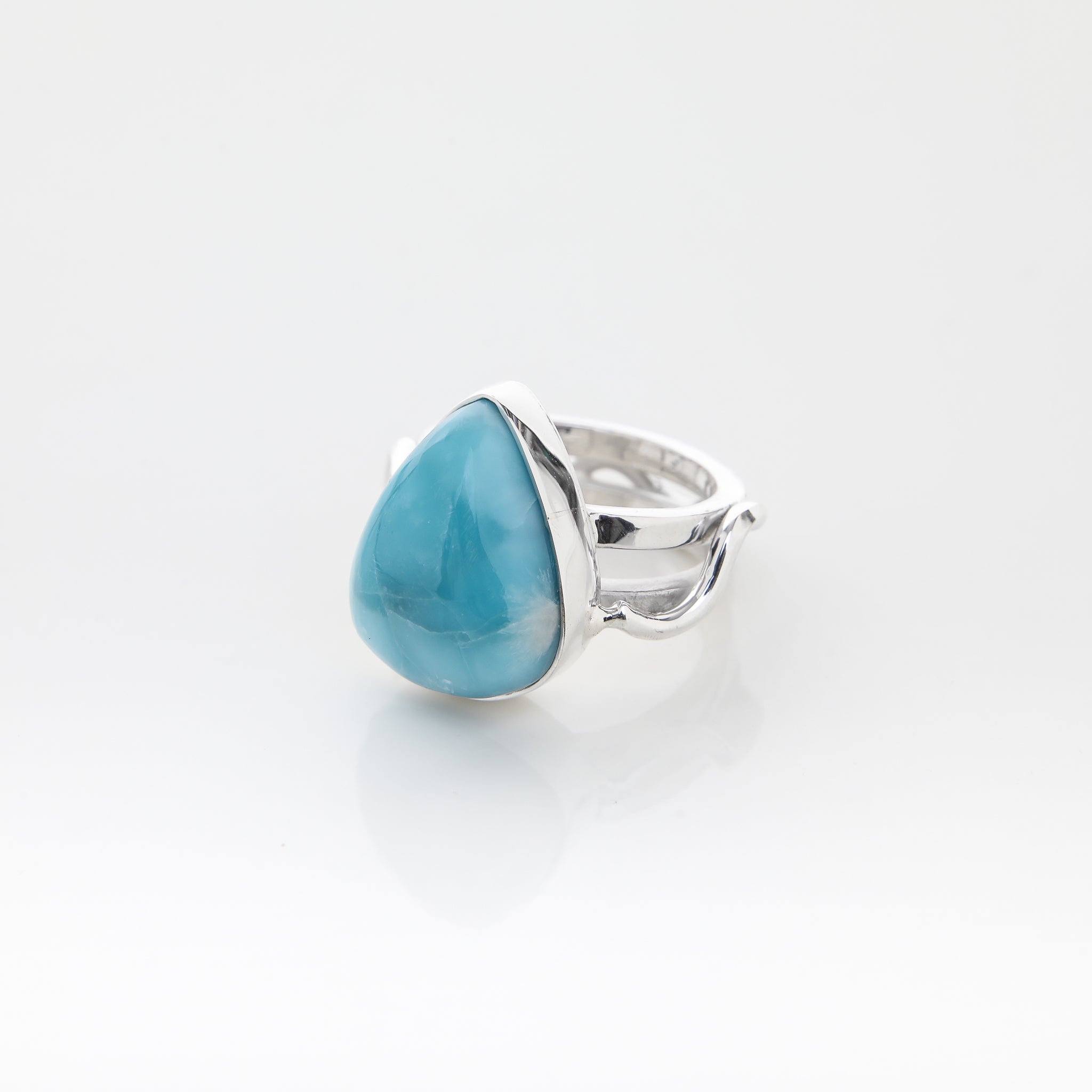 Larimar Ring, Catalina