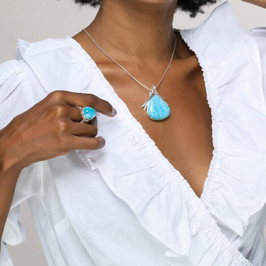 Larimar Pendant, Melas