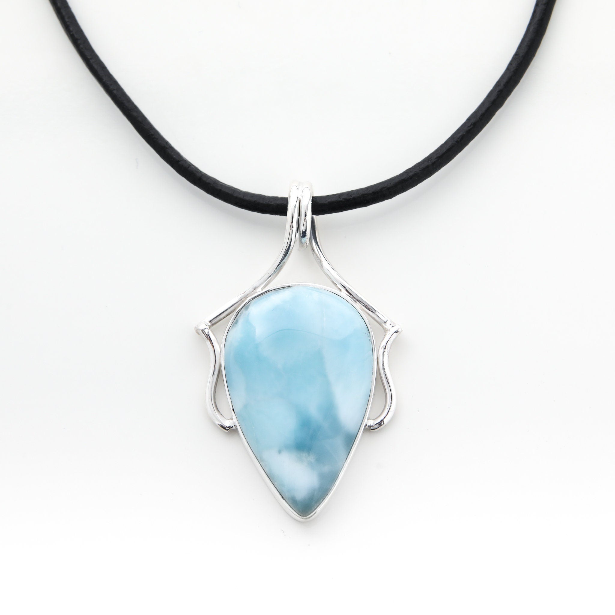 Larimar Pendant, Firi