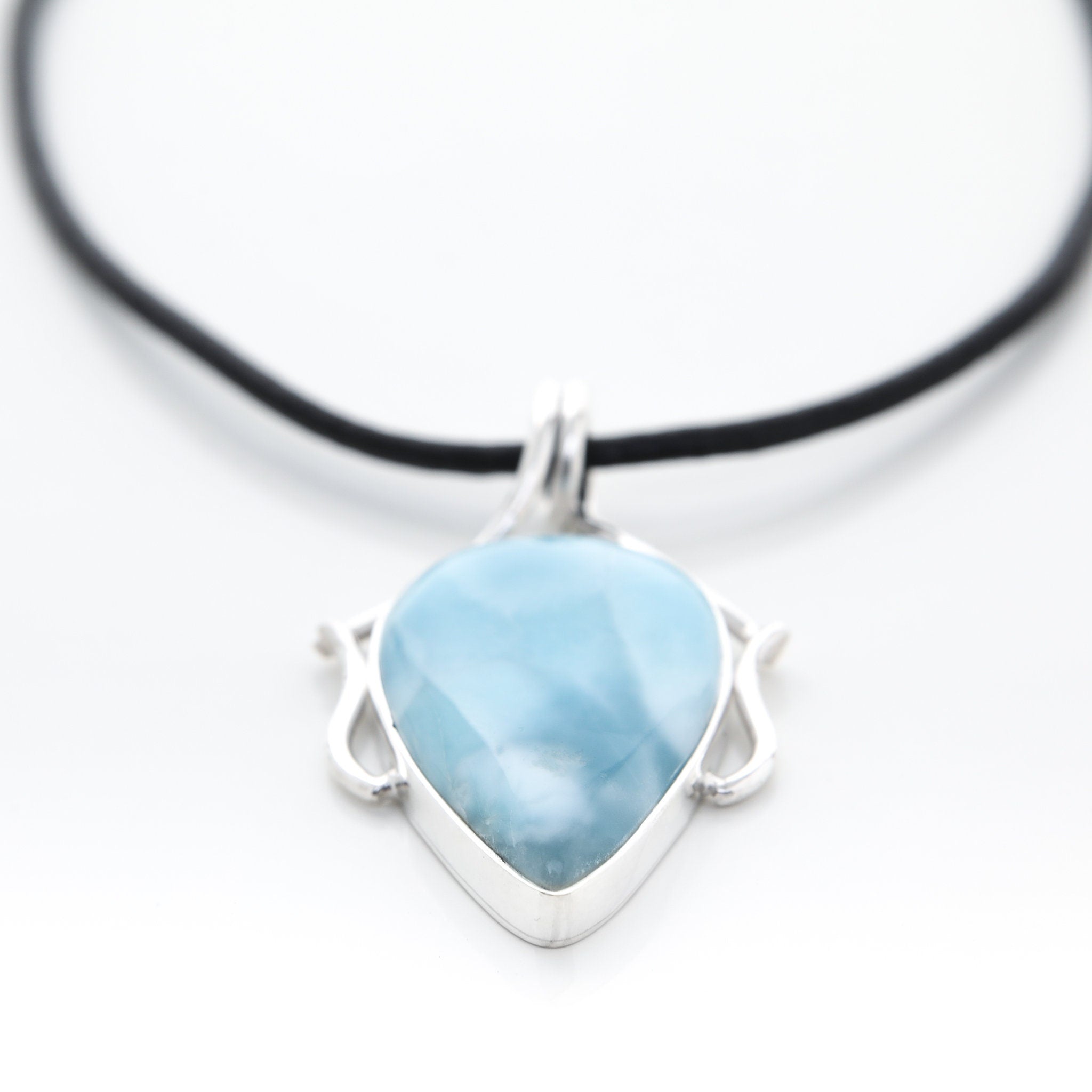 Larimar Pendant, Firi