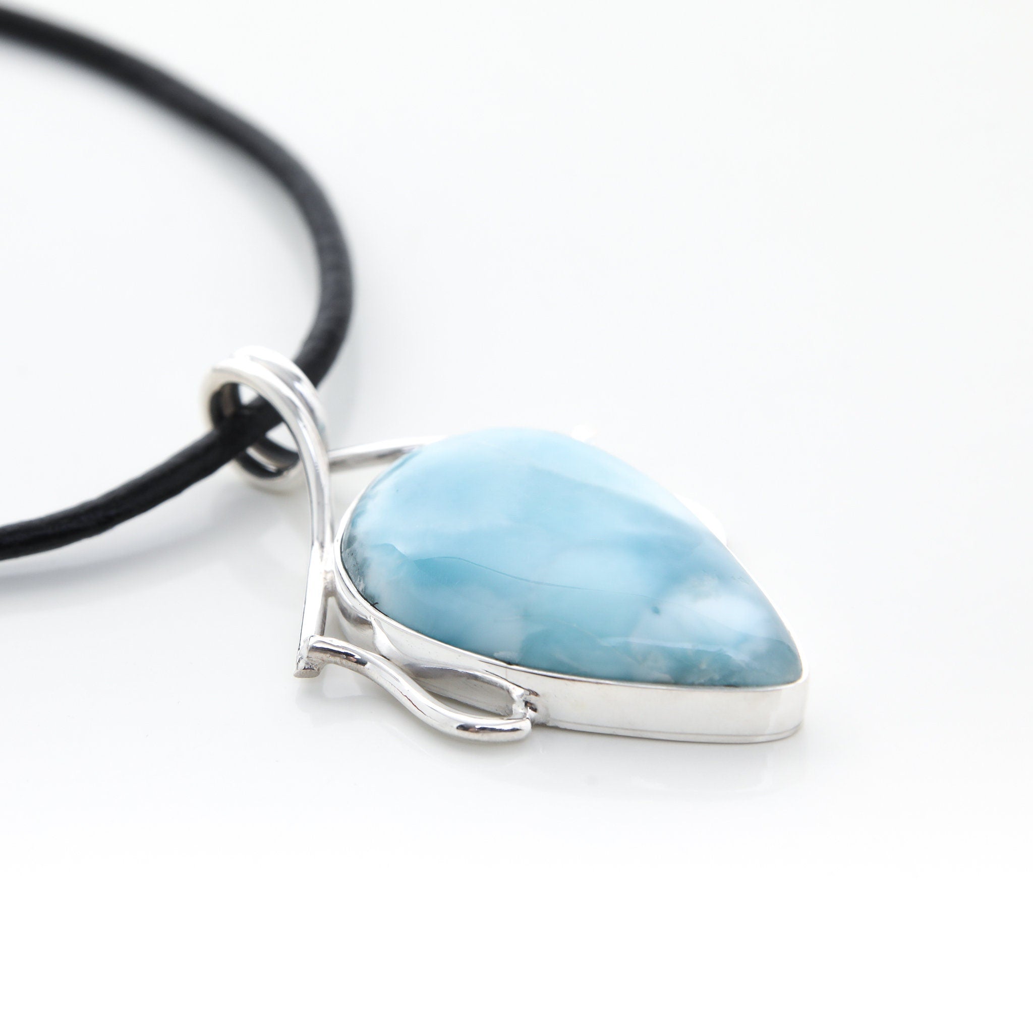 Larimar Pendant, Firi