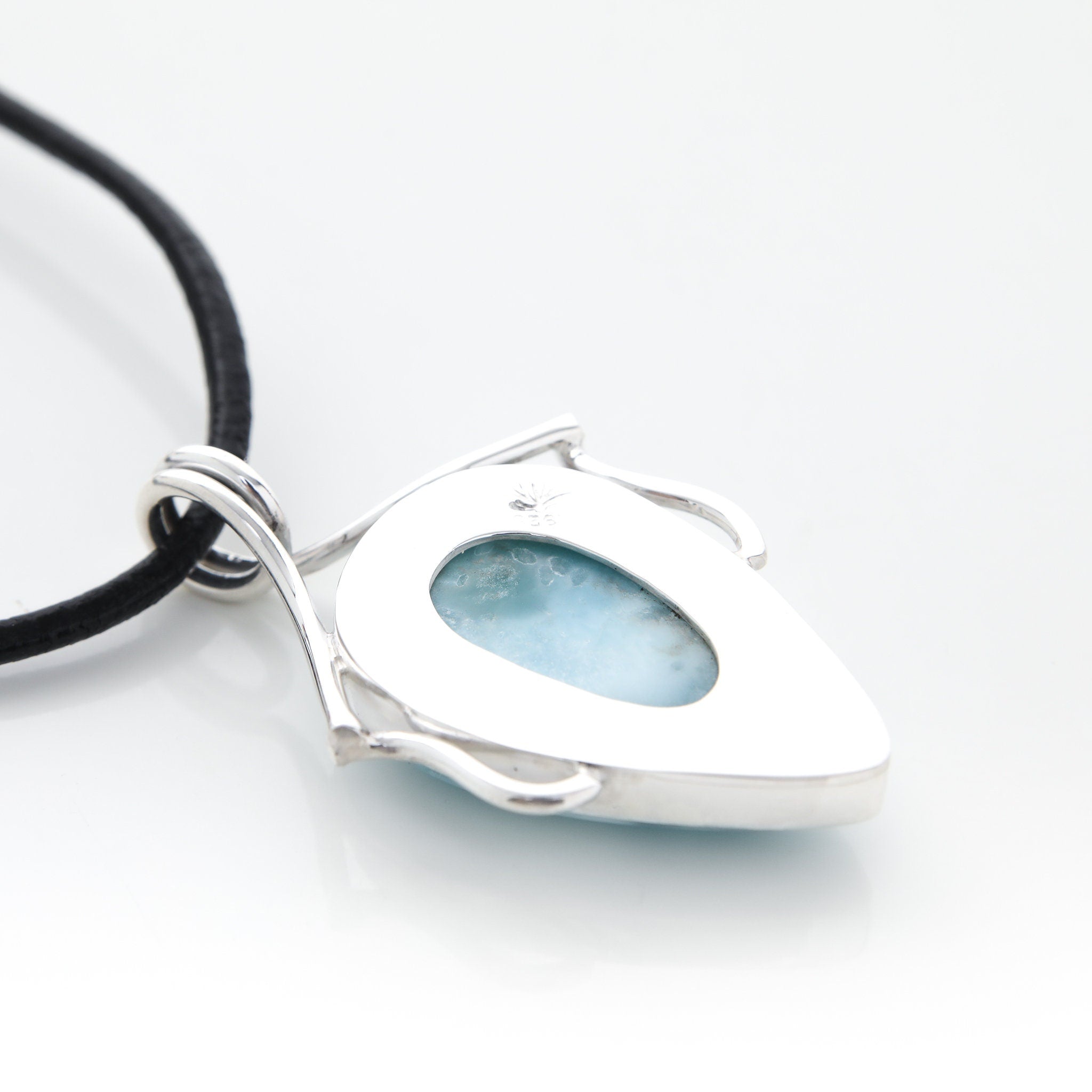 Larimar Pendant, Firi