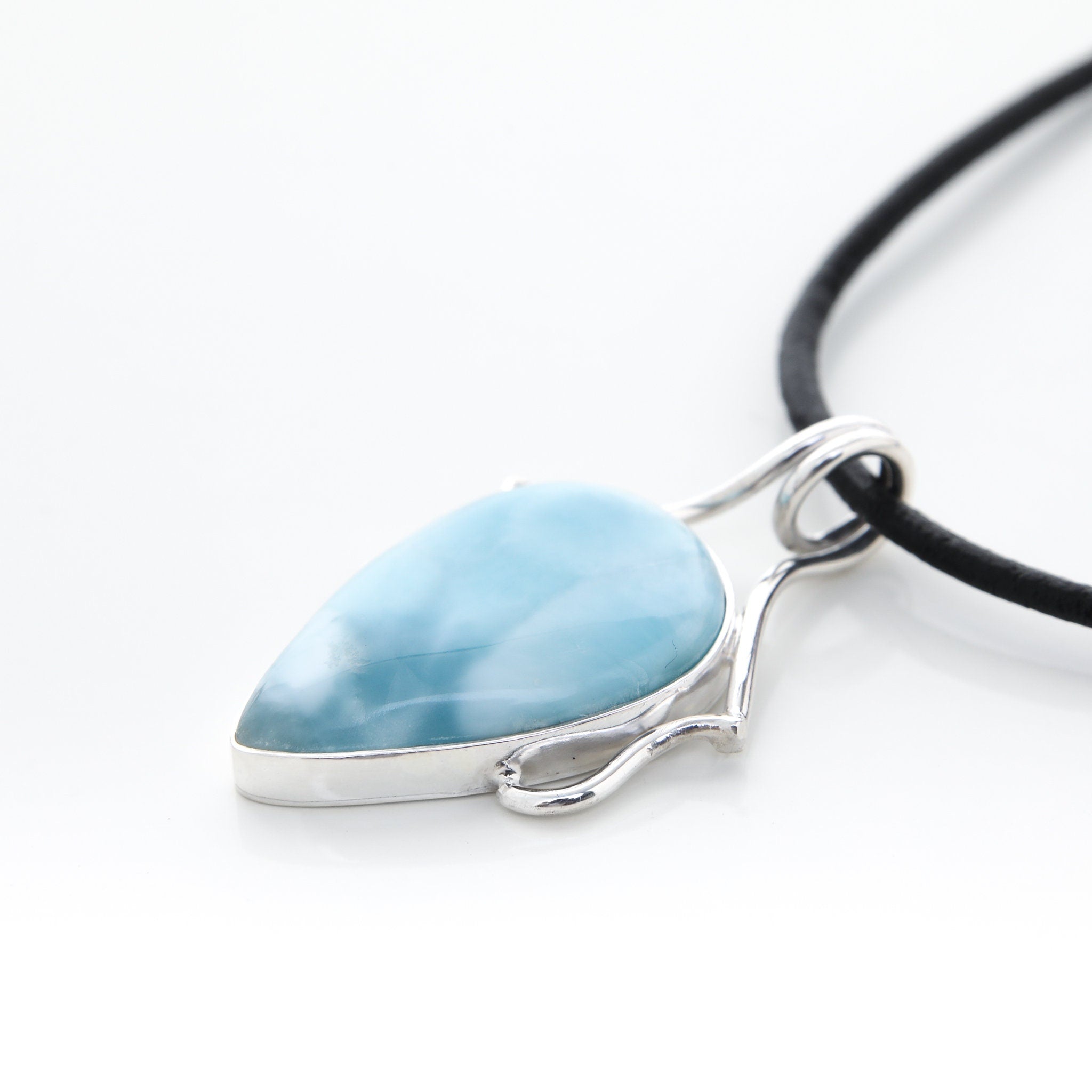 Larimar Pendant, Firi
