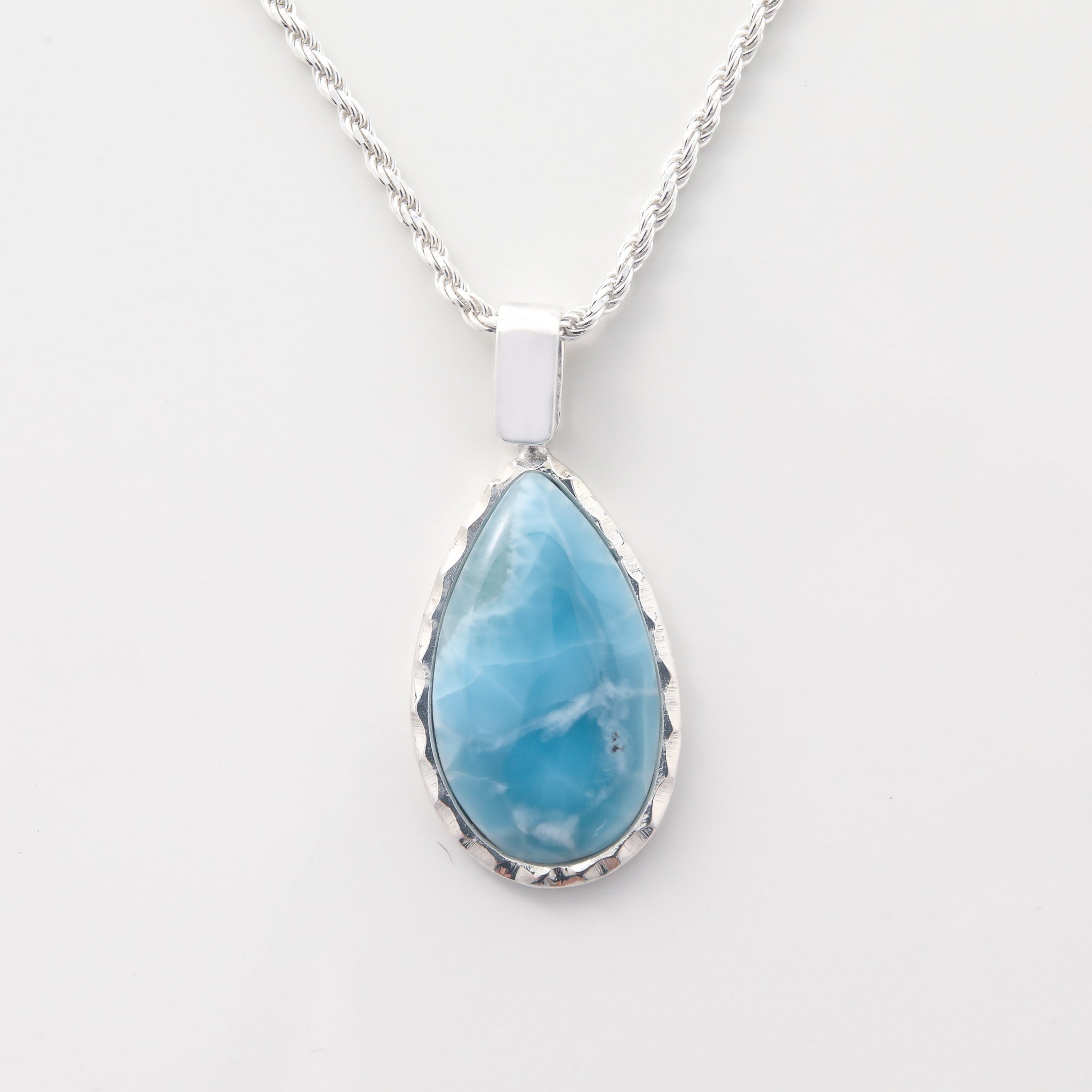 The Larimar Pendant Rhea showcases a Larimar stone with unique geometric edges