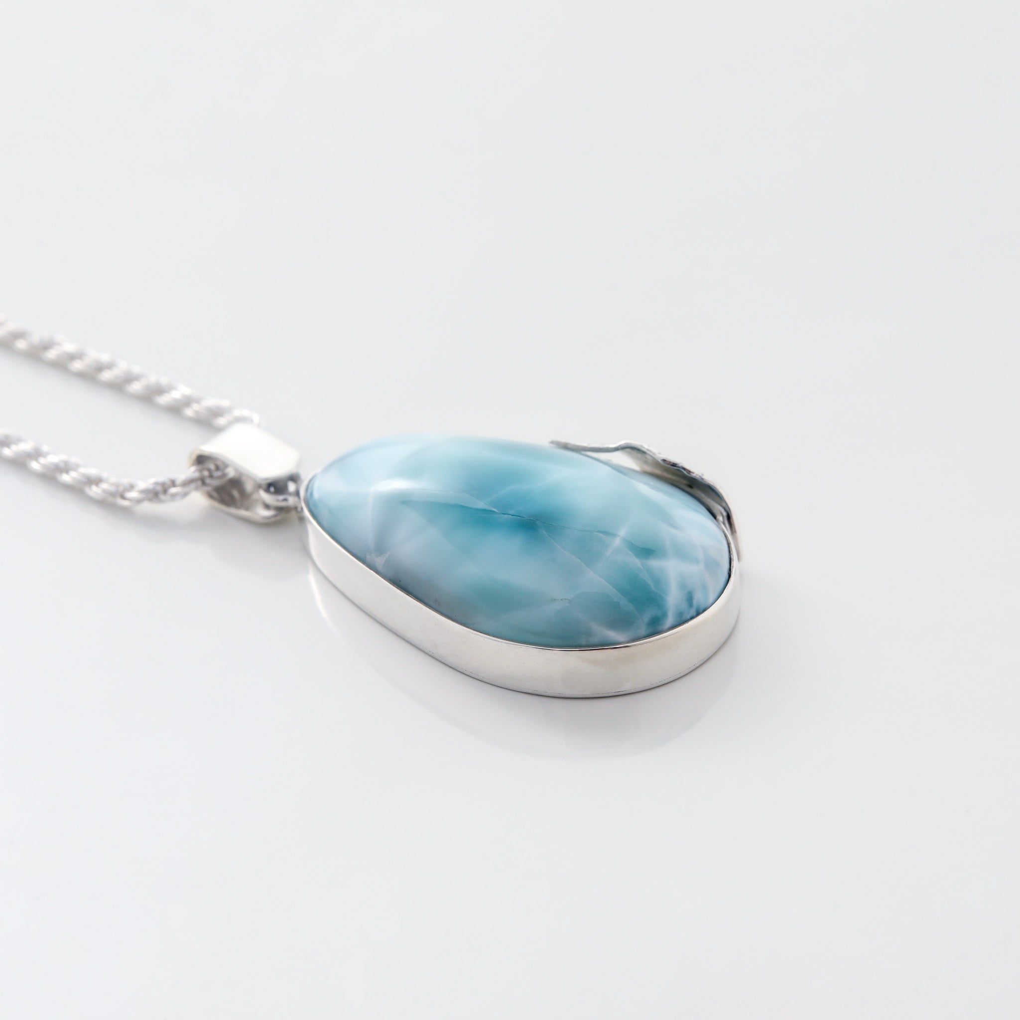 Larimar Pendant Verda showcases a stunning Larimar Stone with intricate silver leaf detailing