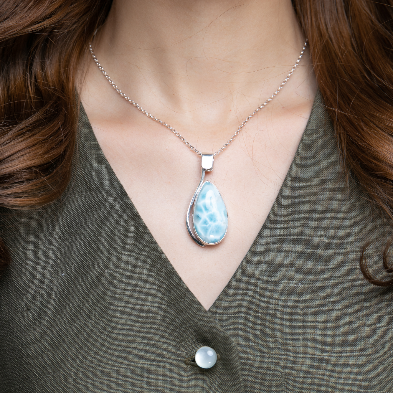 Larimar Pendant Nere Adorned with wavy details