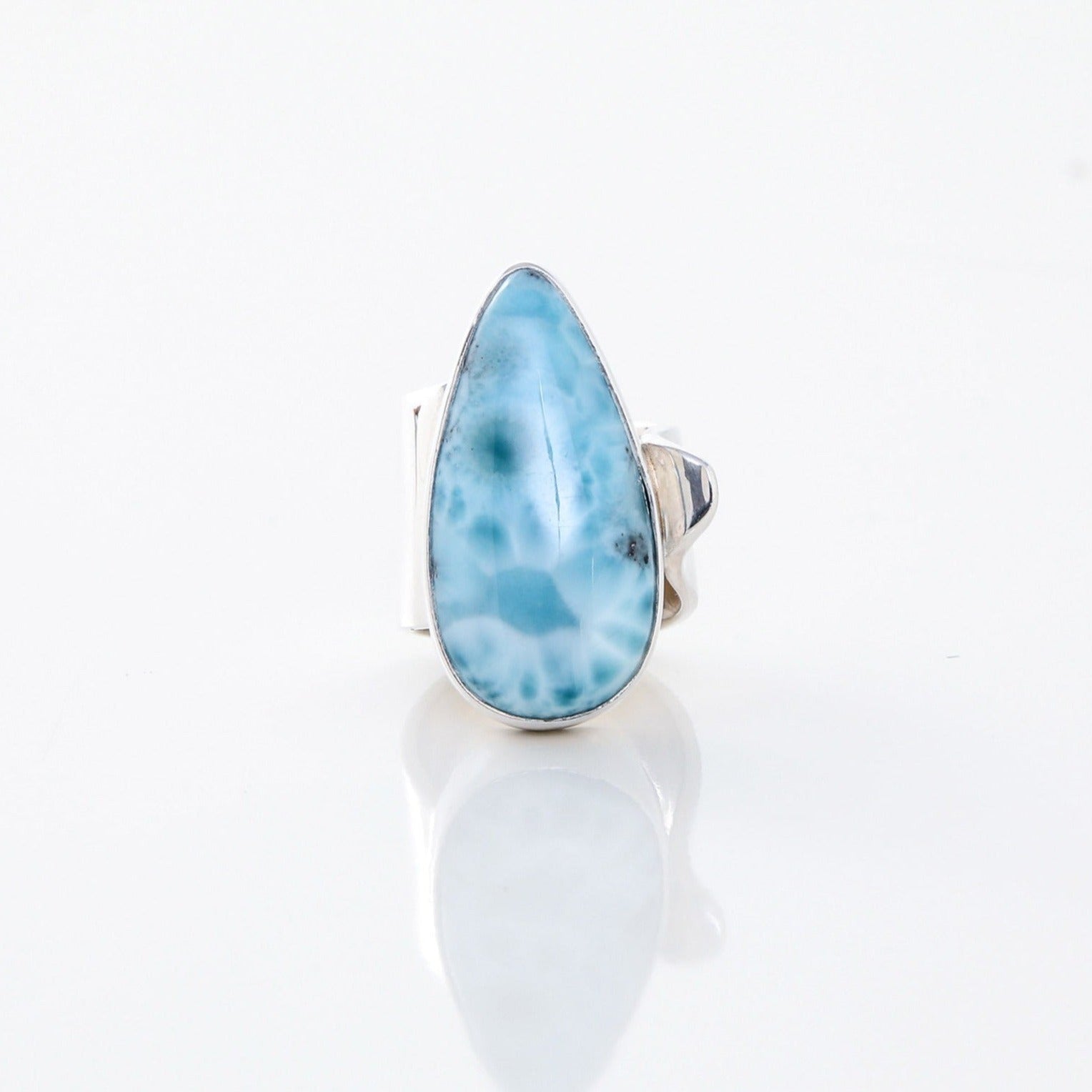 Larimar Ring Arlo, with a stunning teardrop-shaped Larimar stone