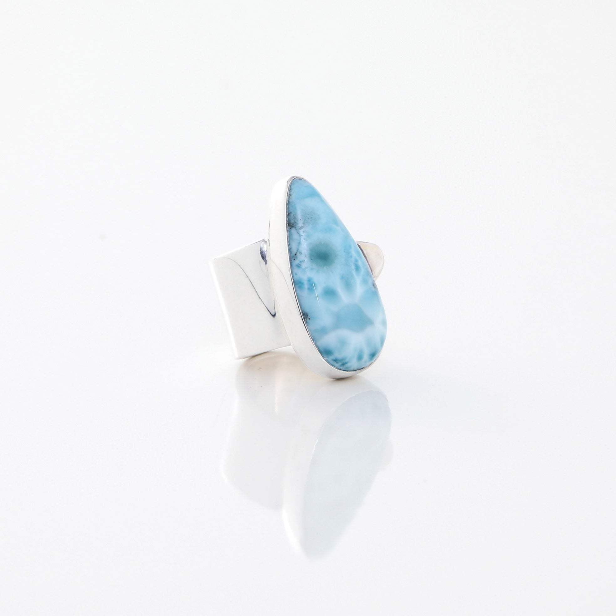 Larimar Ring Arlo, with a stunning teardrop-shaped Larimar stone