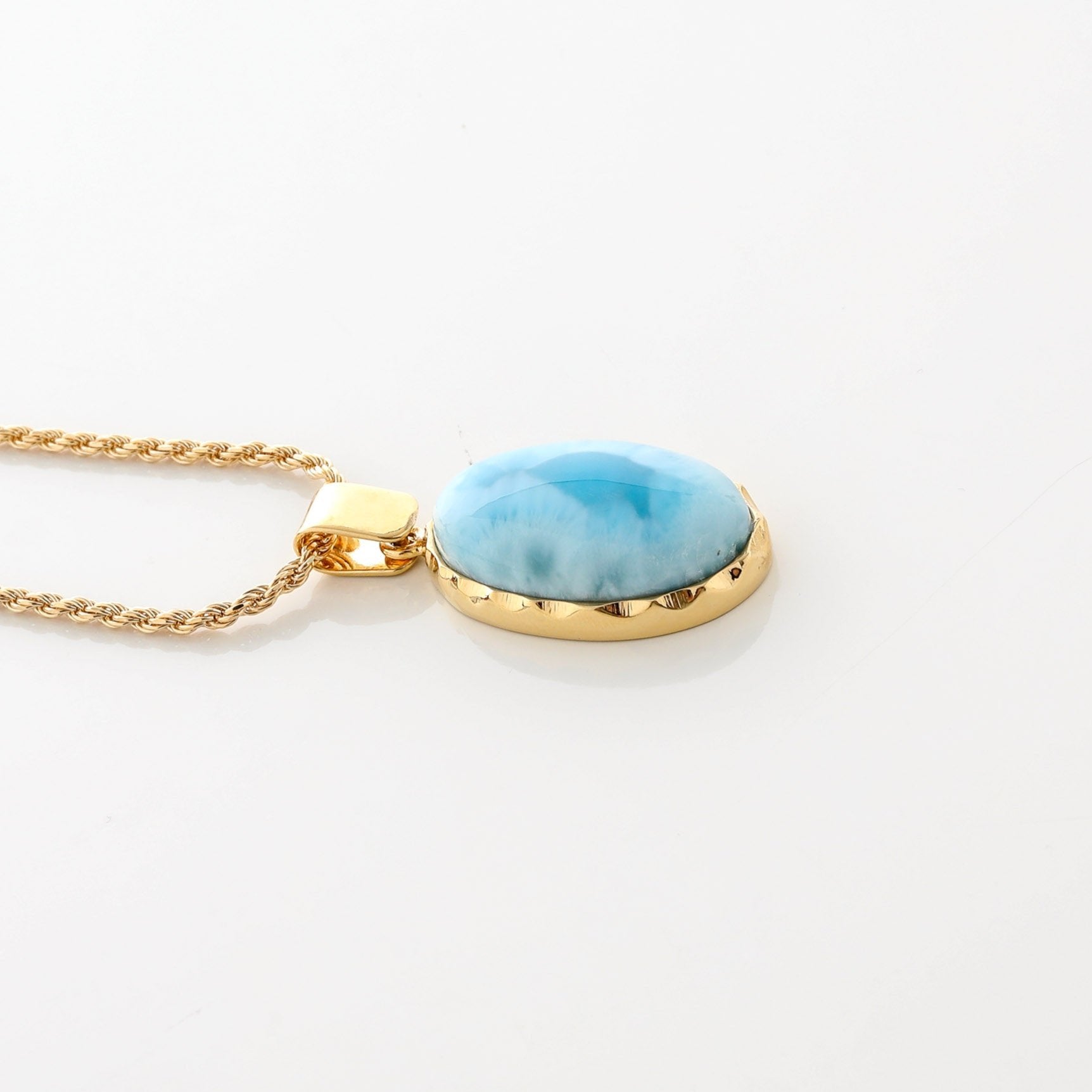 Gold Vermeil Lilie Pendant